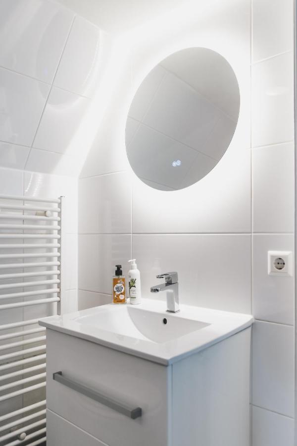 Tiny Attic On The Herengracht, Private Room Amsterdam Bagian luar foto